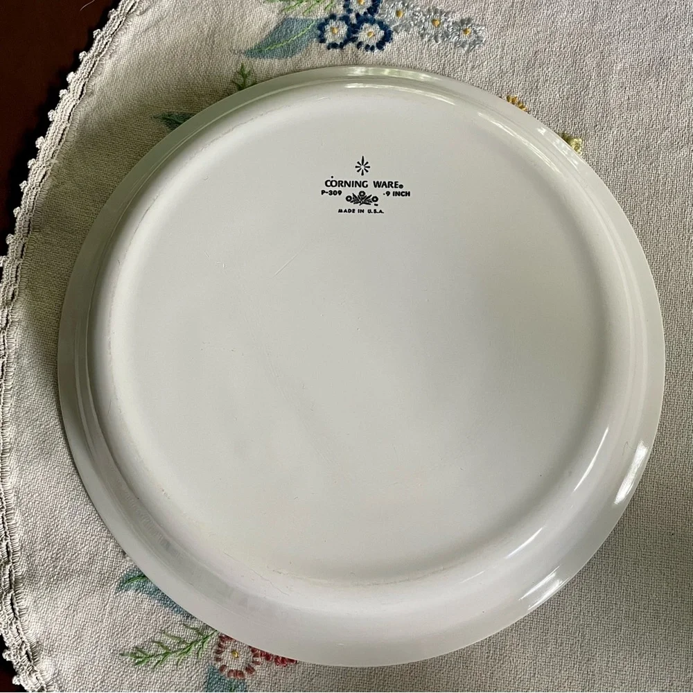 Vintage Corning Ware Blue Cornflower Pattern White Pie Dish. P-309. 9 inch